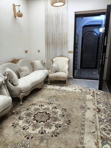 للبيع بيت في شارع فلسطين المهندسين مساحته 50م بناء حديث يتكون من طابقين معزولات