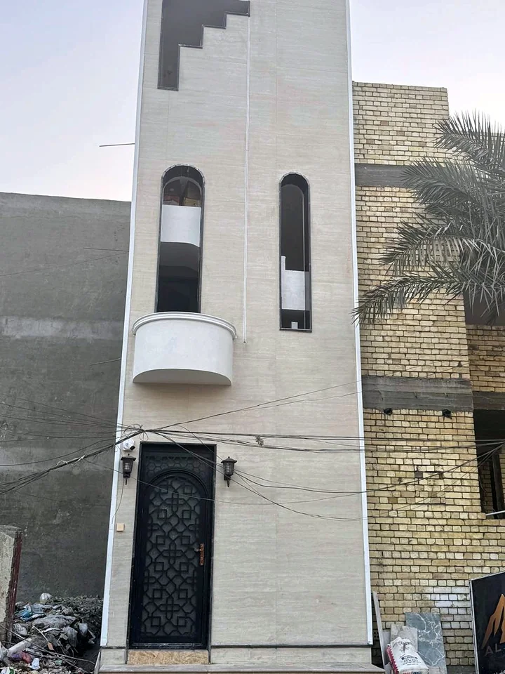للبيع بيت في شارع فلسطين المهندسين مساحته 50م بناء حديث يتكون من طابقين معزولات